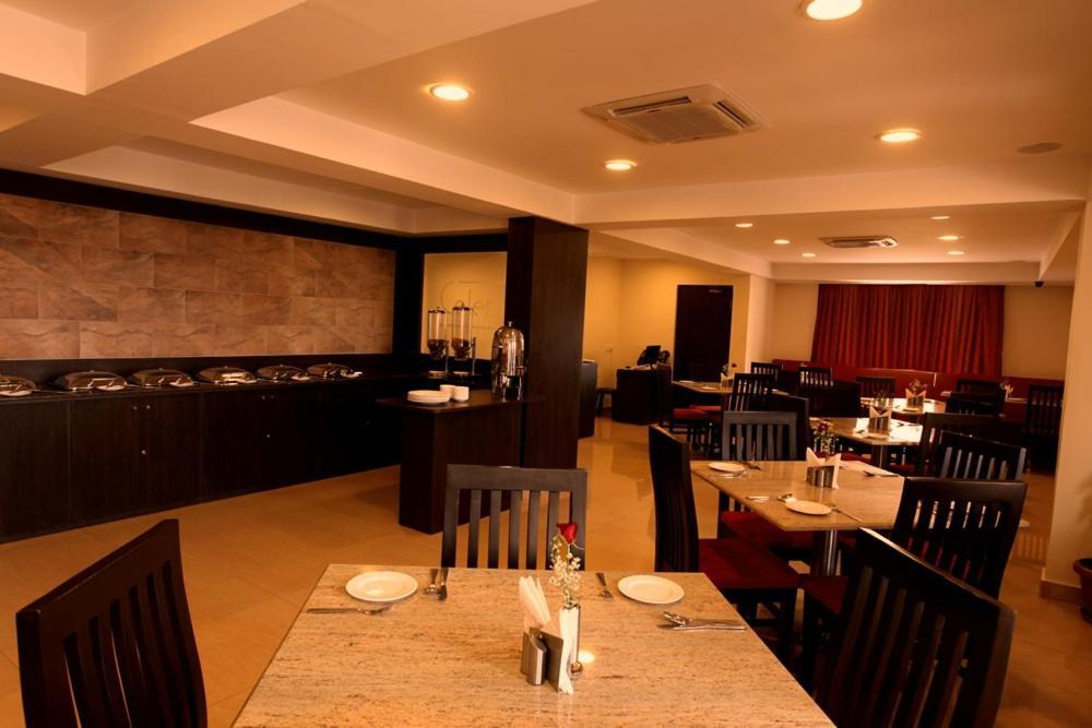 Hotel Nagarjuna Suites Bangalore Restaurant photo